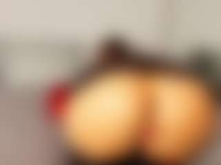 Live cam show with Angellyque - Bisexual on StripNow