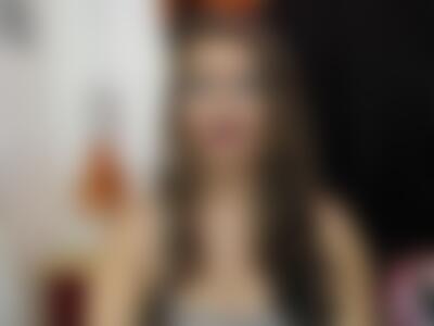 Live cam show with MelanyTaylor - Spread on ObeyMaria