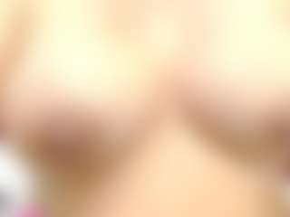 Live cam show with squirth - Athletic MILF on Livezox