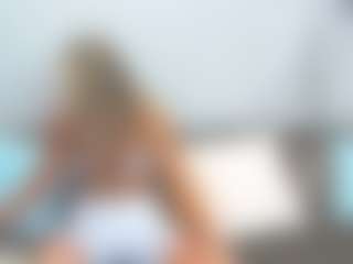 Live cam show with chrystalmills - Housewife on StripNow