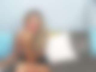Live cam show with chrystalmills - Wife on StripNow