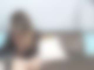 Live cam show with chrystalmills - Housewife on Camming Site