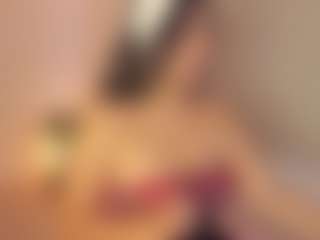 Live cam show with Kim Thompson - Slave on anonymated.com