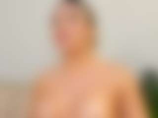 Live cam show with sarahowens - Sucking on Camsoda