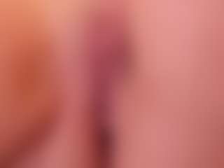 Live cam show with sarahowens - Sucking on AdultVida.com