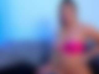 Live cam show with sarahowens - Sucking on Camsoda