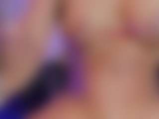 xcarlet milf's Live Sex Cam Show