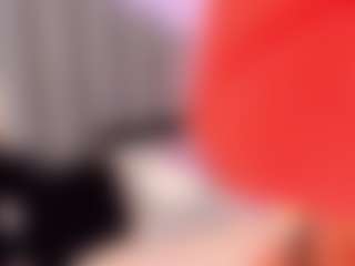 Live cam show with saramontoya - Strapon on Milf Play
