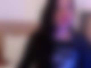Live cam show with miadanielss - Oil on madthumbs