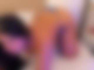 Live cam show with miadanielss - Oil on Hubzter Live