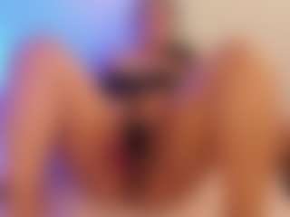 miadanielss's Live Sex Cam Show