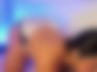 Live cam show with miadanielss - Average on Soda Cam