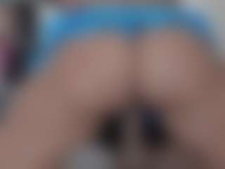 Live cam show with Tamy Bennett - Bikini on slutload