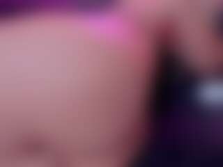 Live cam show with Lisa Harrison - Pregnant on SmokeAndPoke