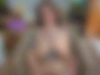 Live cam show with TinyToni - Gamer on chickslive.net