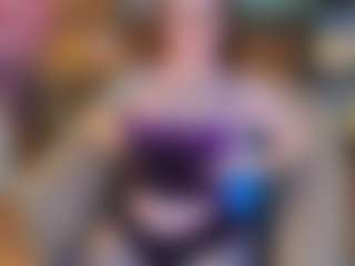 Live cam show with TinyToni - Gamer BBW on StripNow