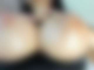 Live cam show with luuciana - Grandes Tetas on TeamSkeetLive