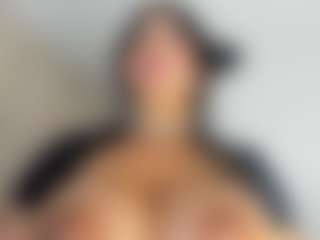 Live cam show with luuciana - Grandes Tetas on CamClone
