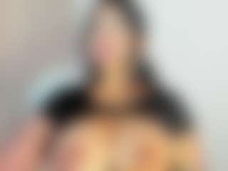 Live cam show with luuciana - Grandes Tetas on intimatelivegirls.com