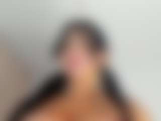 Live cam show with luuciana - Grandes Tetas on Camsoda
