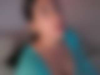 DEEPTHROAT SLUT's Live Sex Cam Show
