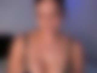 DEEPTHROAT SLUT's Live Sex Cam Show
