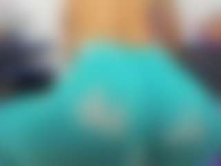 Live cam show with roxyrebeld - Average on Camsoda