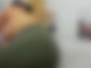 Live cam show with roxyrebeld - French on Cam Slut