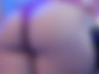 Live cam show with kristen_latin - Blonde Hair MILF on fapnchat