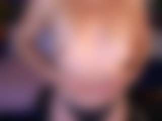 dafnimon MILF webcam performer live streaming
