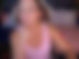 dafnimon MILF webcam performer live streaming