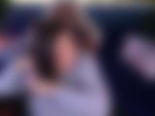 dafnimon MILF webcam performer live streaming