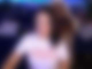 dafnimon MILF webcam performer live streaming