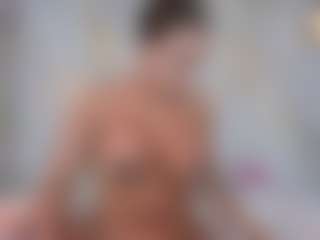 Live cam show with Mia wilddoll - Muscle on xplaylive.com
