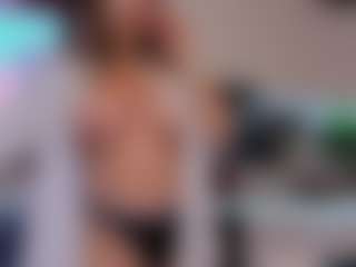 Live cam show with Lara - Smoke on TeamSkeetLive