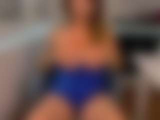 Live cam show with Lara - Gorgeous on Fling VIP Chat