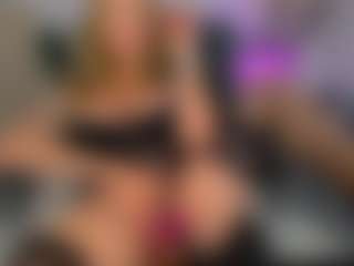 Live cam show with Lara - Latex on Camsoda