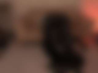 Live cam show with giannawatson - Camel Toe on PervPlay.com