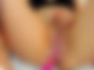 Live cam show with Indi-catalina - Public on AdultVida.com