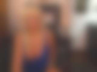 Live cam show with sassythang4u - Granny Blonde Hair on livesuperchat.net