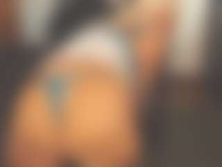 Live cam show with sassythang4u - Granny Blonde Hair on Mixed Magazine Live
