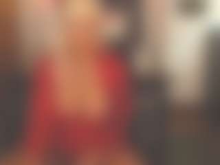 Live cam show with sassythang4u - Granny Blonde Hair on StripNow