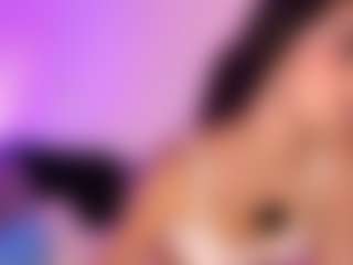 Live cam show with Anny De los Rios - Muscular on StripNow