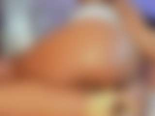Summer Black MILF webcam performer live streaming