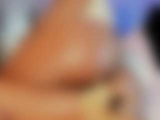 Live cam show with Summer Black - Black Petite on madthumbs