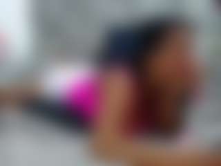 Live cam show with Raysa.Joness - Oil on StripNow