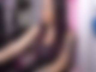 Live-Cam-Show mit Genny Rock - Thick auf Camsoda