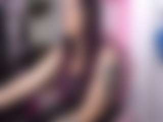 Live-camshow met Genny Rock - Average op Camsoda