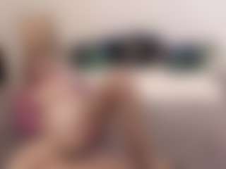 Live cam show with sophialinn - Striptease MILF on Soda Cam