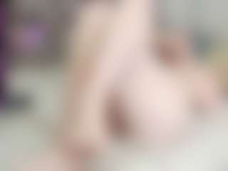 Live cam show with kittyhotass - Flashing on Hubzter Live